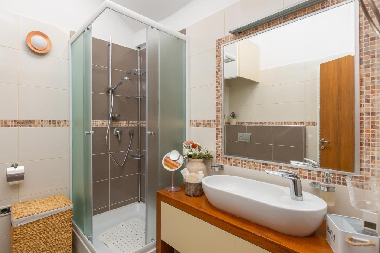 Exclusive Seafront Bacchus Apartment Poreč Kültér fotó